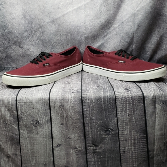 Vans original style, sz.10.5 Mens sz 12 women. Burgundy color no wear on tread - Picture 6 of 7